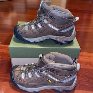 Keen brown boots. WORN ONCE